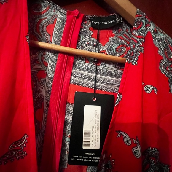 Red Scarf Print Long Sleeve Plunge Jumpsuit Sz 4 Women - Picture 8 of 10